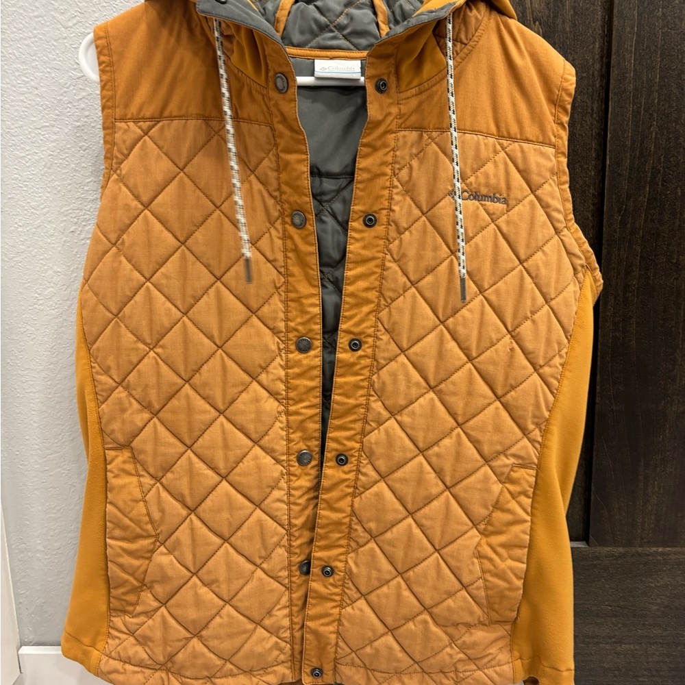 Columbia Gray and Orange Quilted Vest